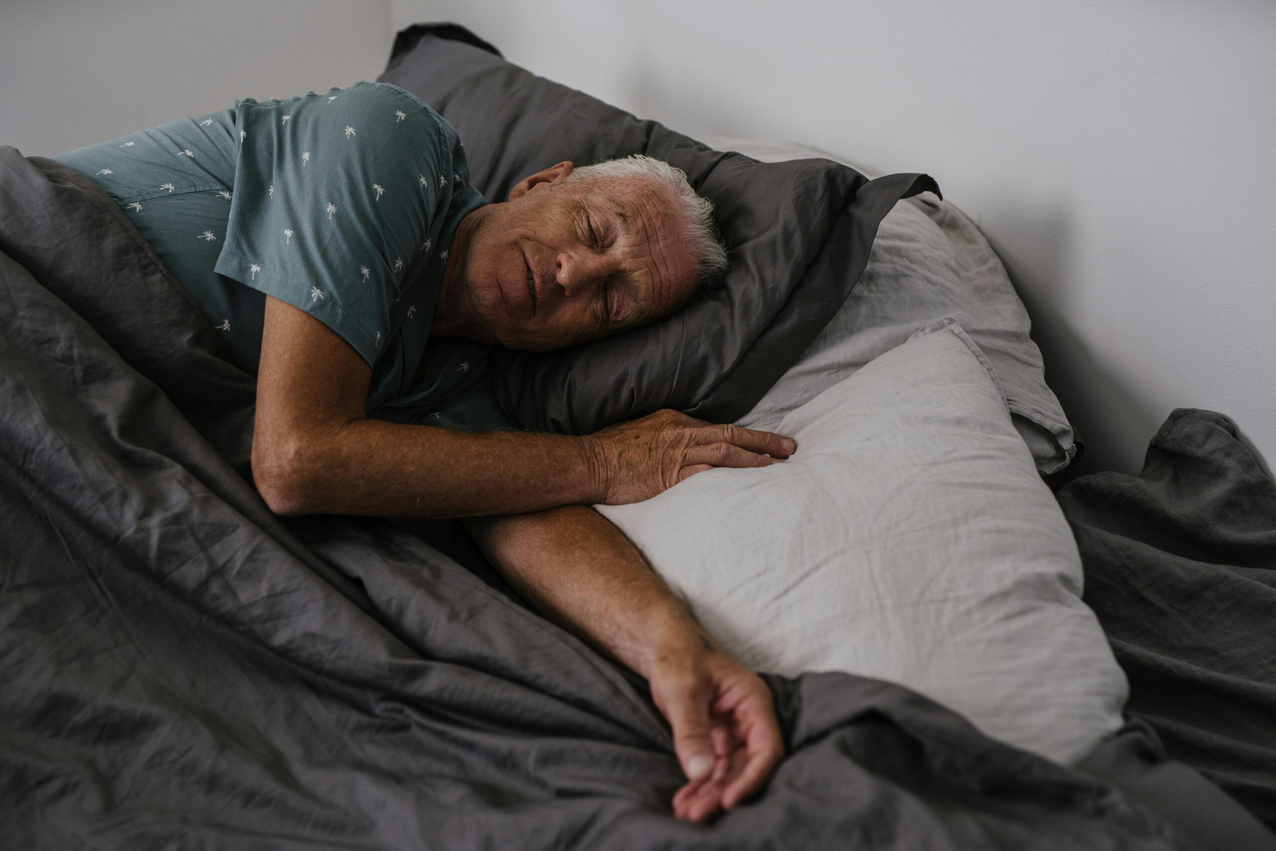 Why Getting In and Out of Bed Shouldn't Be a Struggle After 70 2 76353d10 1b7d 478e 8330 97c575b85eb3 scaled