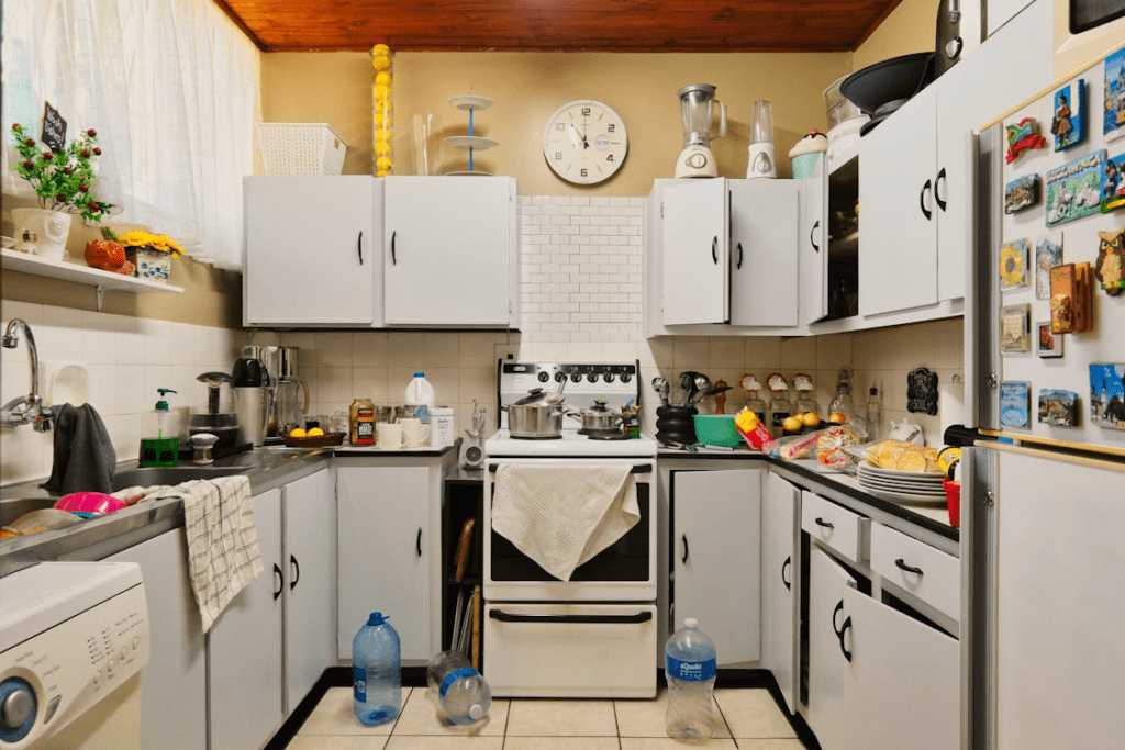 The Emotional Weight of Clutter: Why Clearing a Home Can Feel Like Therapy 2 image 8
